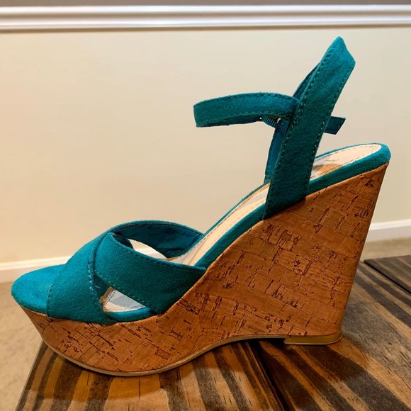 Fiona Wedges Platform Women's Sandals - Picture 2 of 4